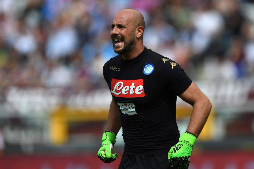 Reina dà indicazioni alla difesa del Napoli © Getty Images