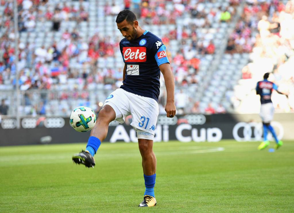 Faouzi Ghoulam nel riscaldamento col Napoli ©Getty