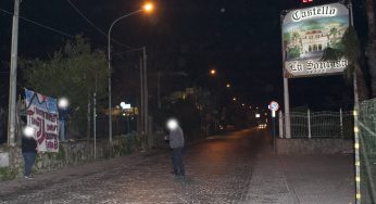 Raduno di tifosi juventini all’Hotel La Sonrisa, un gruppo di supporter del Napoli risponde con uno striscione: “Doping, Calciopoli e Serie B”