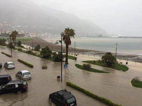 Maltempo Italia: Castellamare sommersa