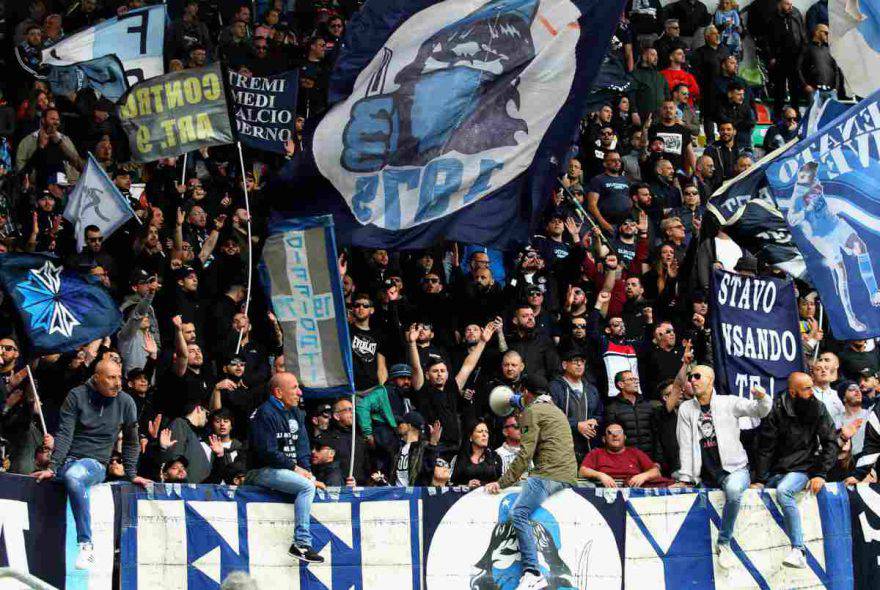 Curva Napoli, nel momento peggiore torna il dodicesimo uomo