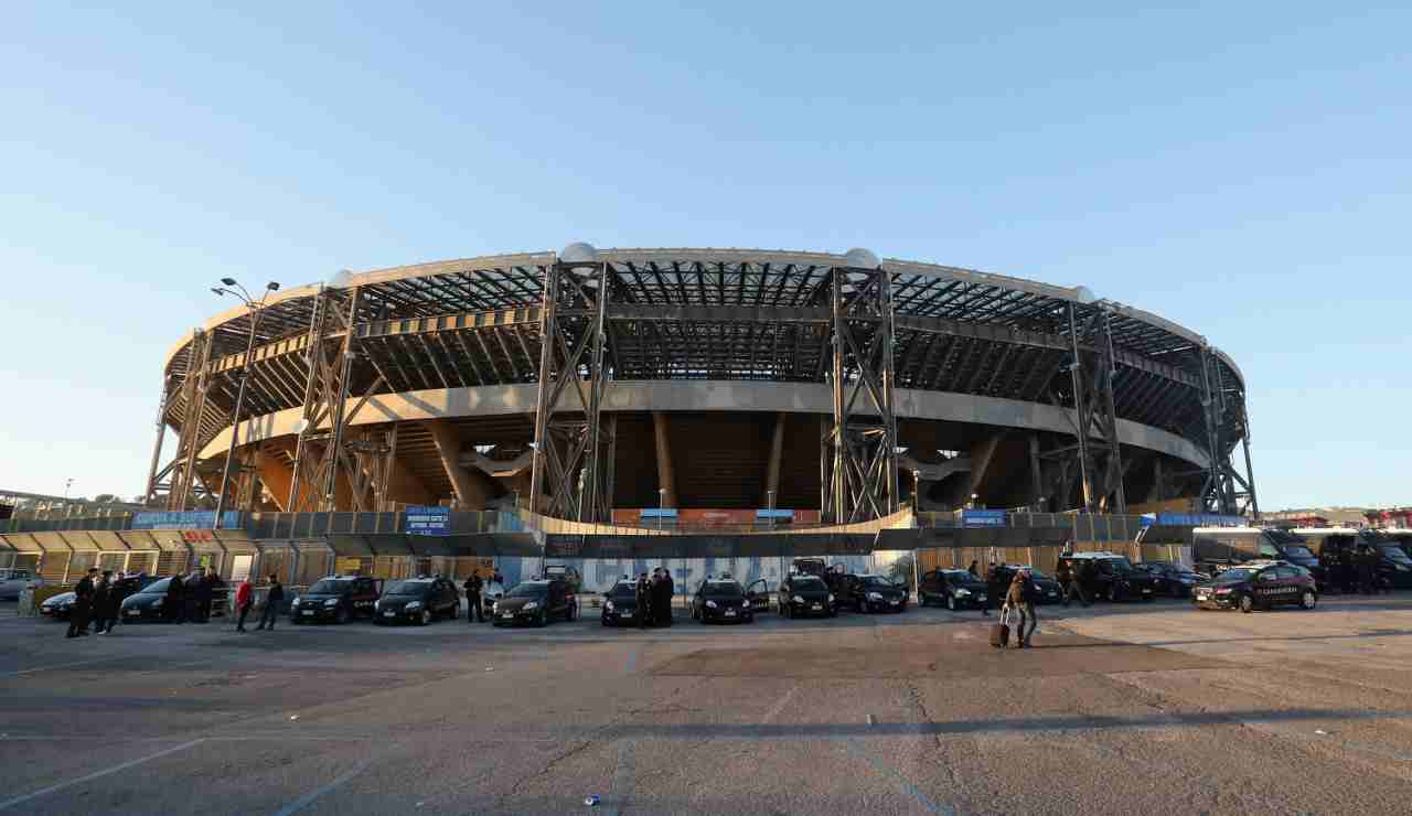 Napoli striscione maradona