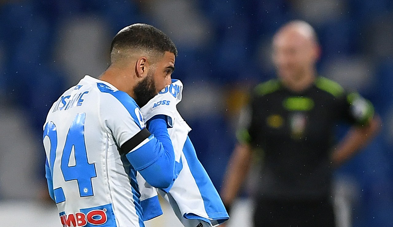 Insigne bacio maglia Maradona rinnovo