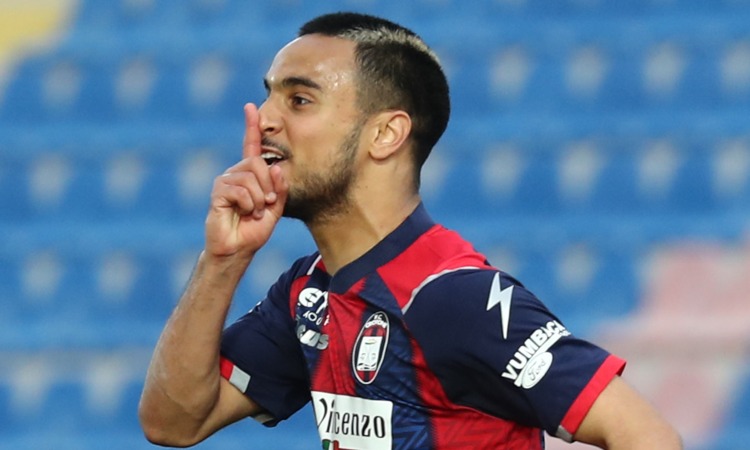 Adam Ounas zittisce