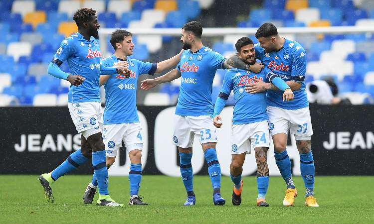 Il Napoli esulta dopo il gol