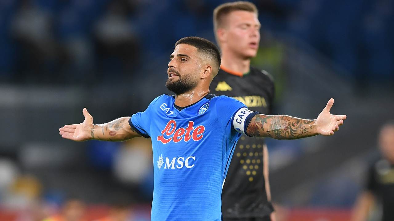 Insigne allarga le braccia