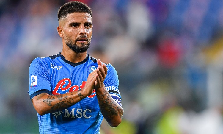 Lorenzo Insigne applaude