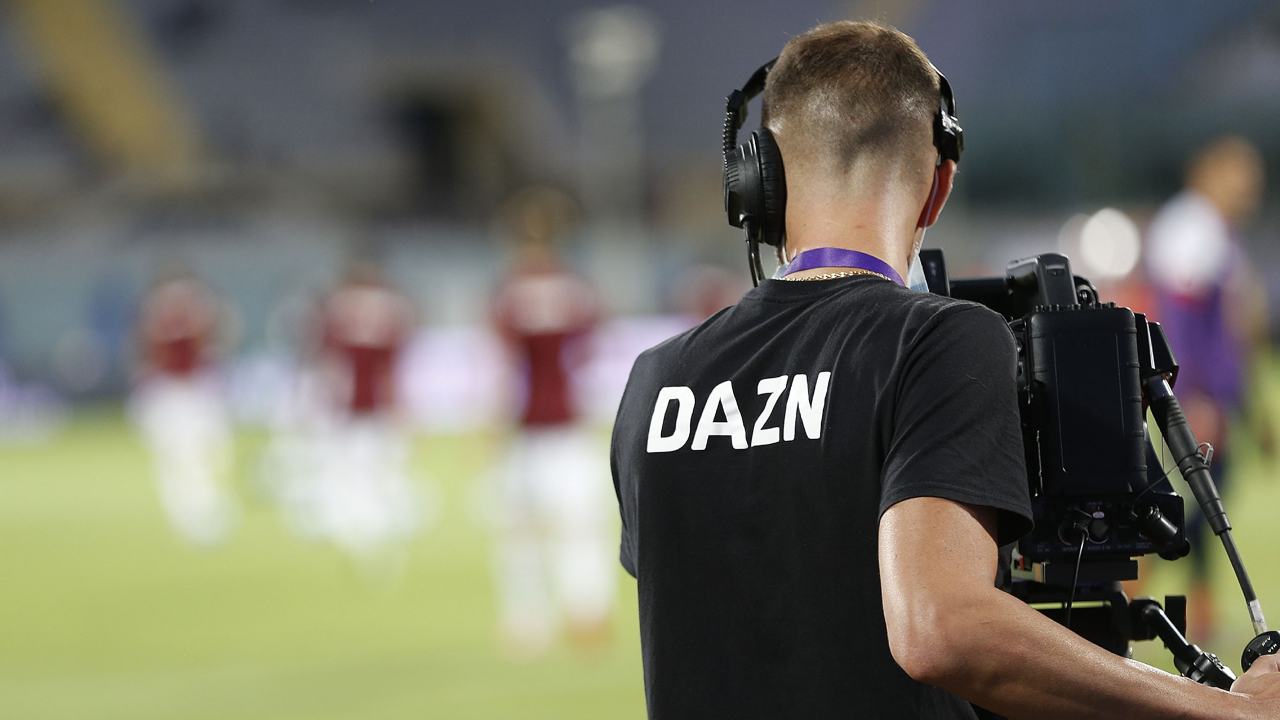 Telecamera Dazn in campo