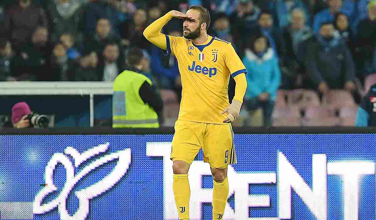 Higuain che esulta