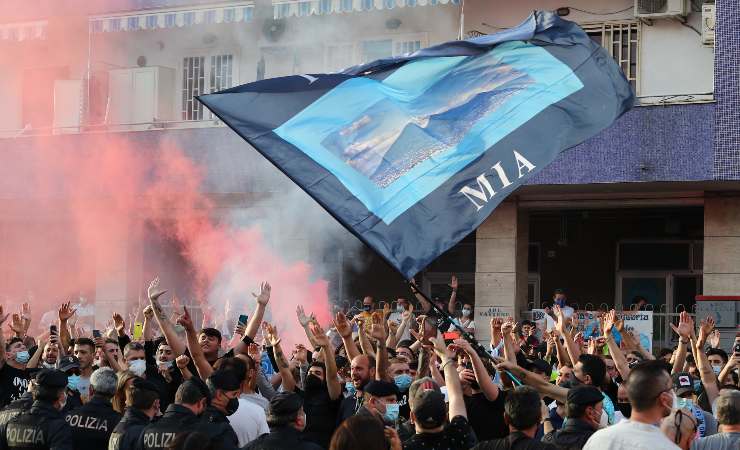 Tifosi del Napoli fuori il Maradona