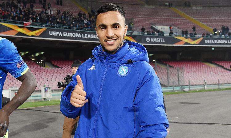 Adam Ounas sorride