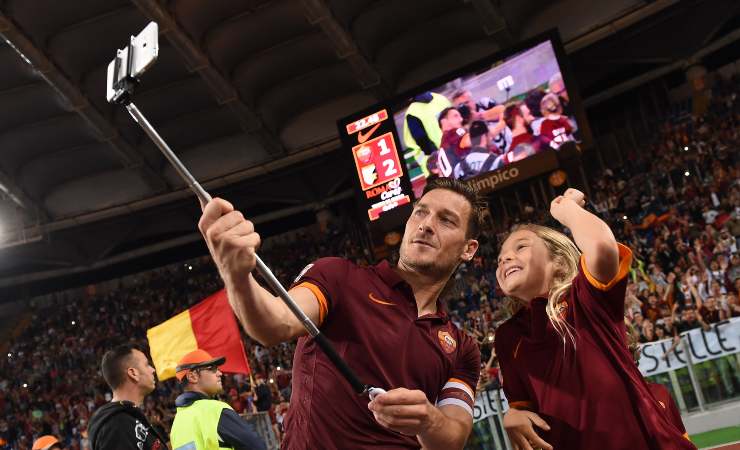 Totti scatta un selfie 