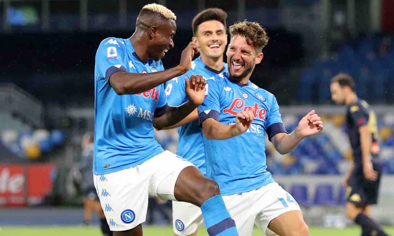 Napoli, Mertens esulta in campo con Osimhen 