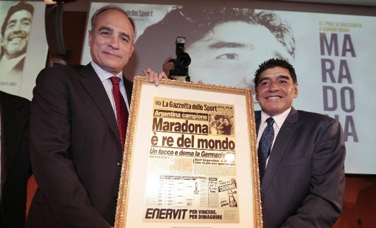Diego Armando Maradona e la prima pagina de La Gazzetta dello Sport 