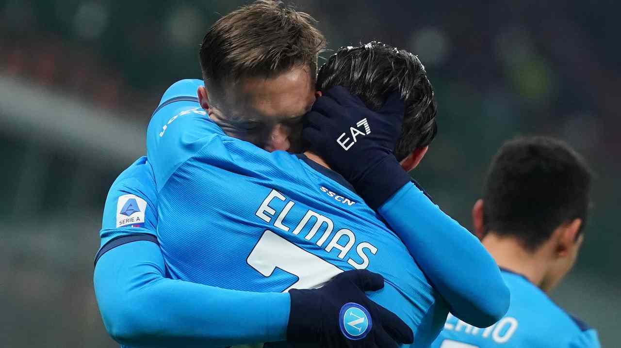Zielinski esulta abbracciando Elmas