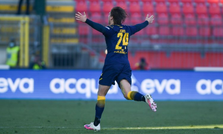 Esultanza di Zerbin con la maglia del Frosinone