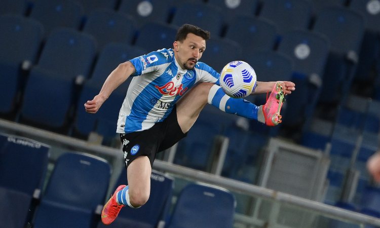 Mario Rui in acrobazia