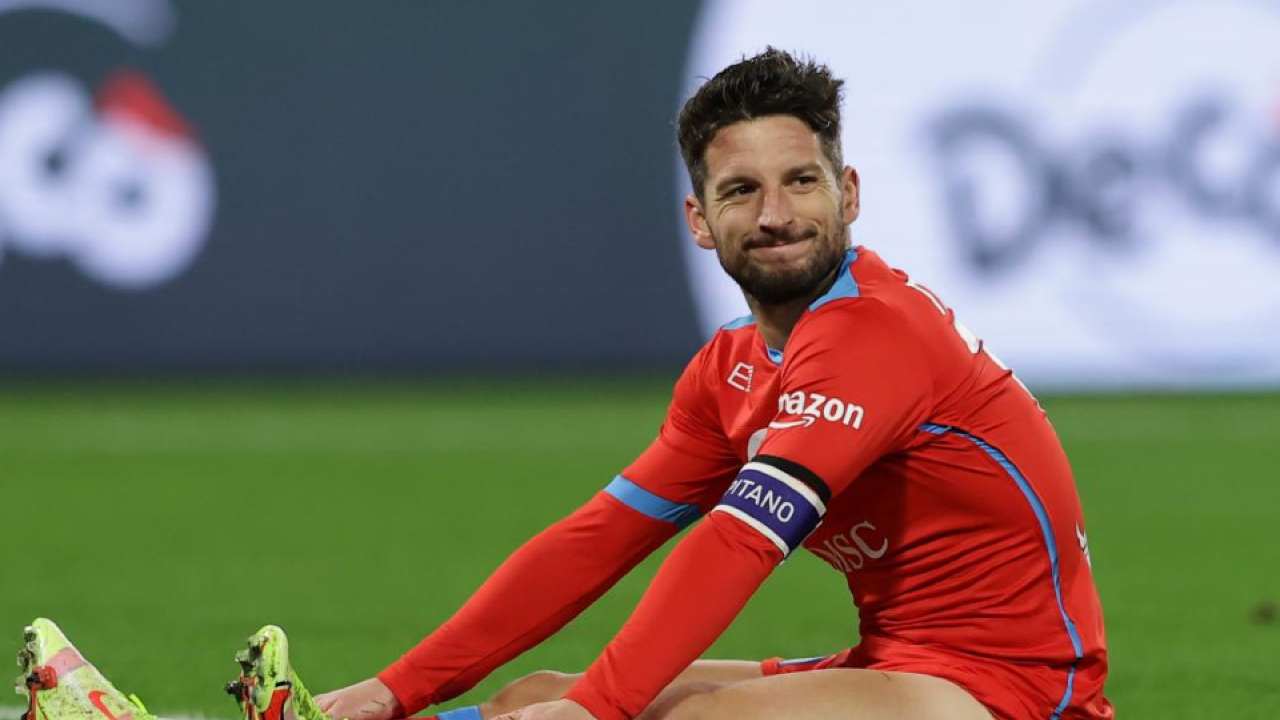 Mertens con la fascia da capitano 