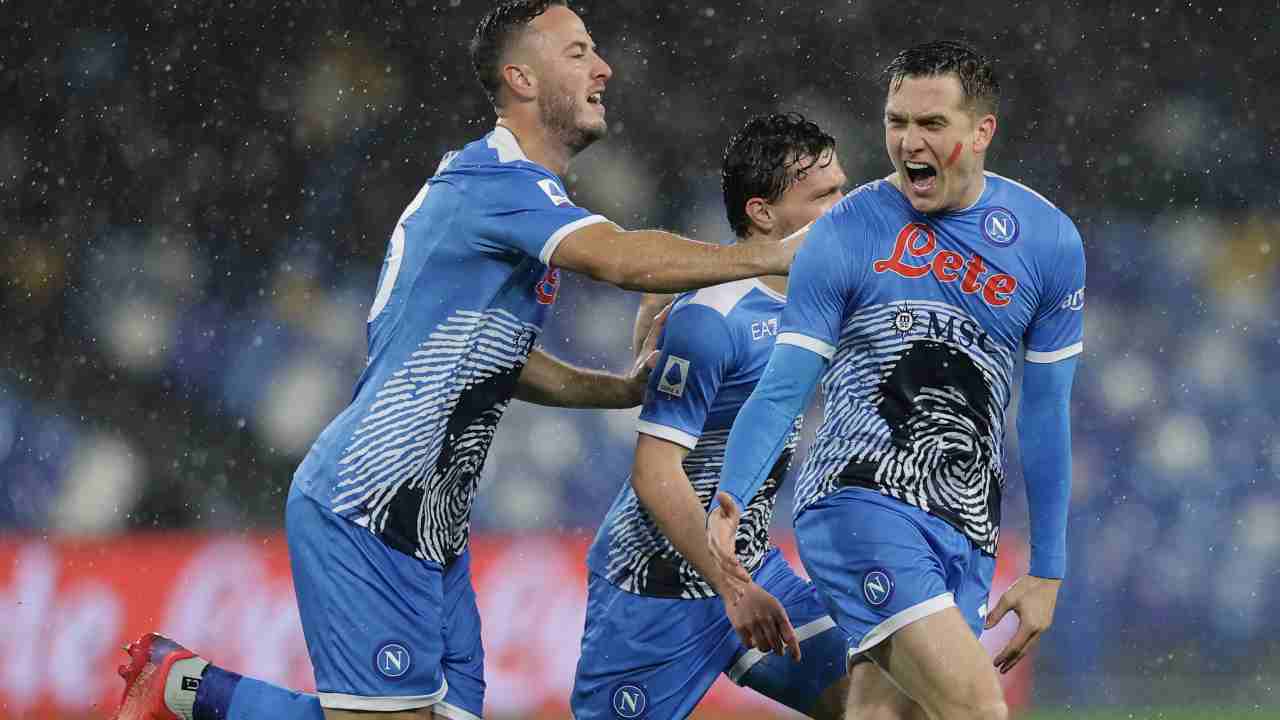 Zielinski, Rrahmani e Mario Rui esultano dopo il vantaggio contro la Lazio