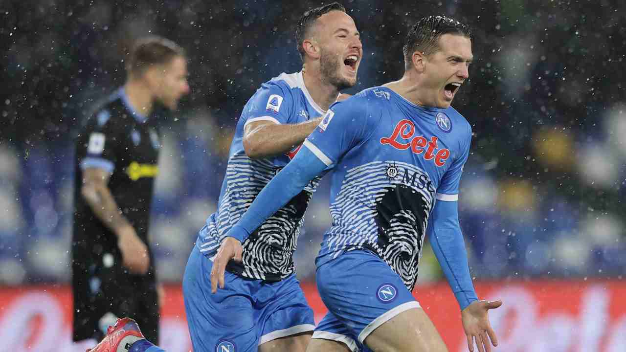 Zielinski e Rrahmani festeggiano il vantaggio contro la Lazio