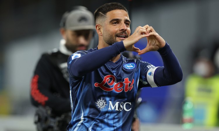 Lorenzo Insigne esulta