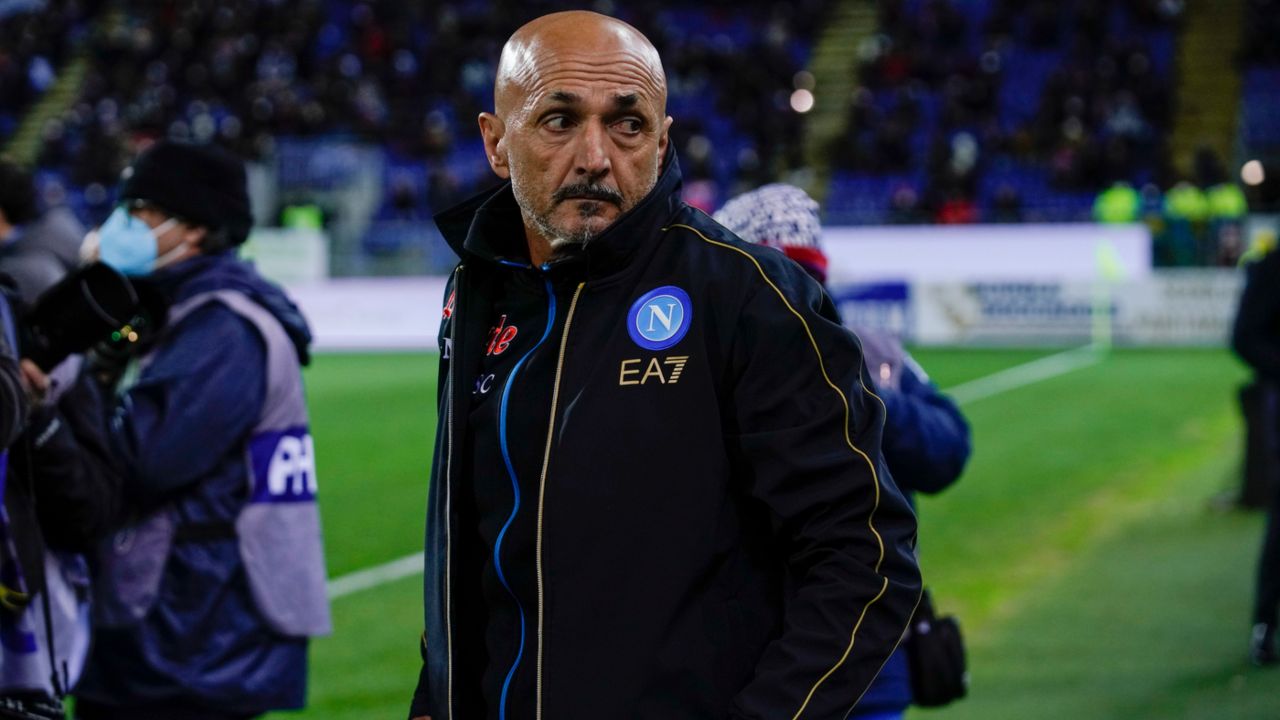 Luciano Spalletti pensieroso Napoli