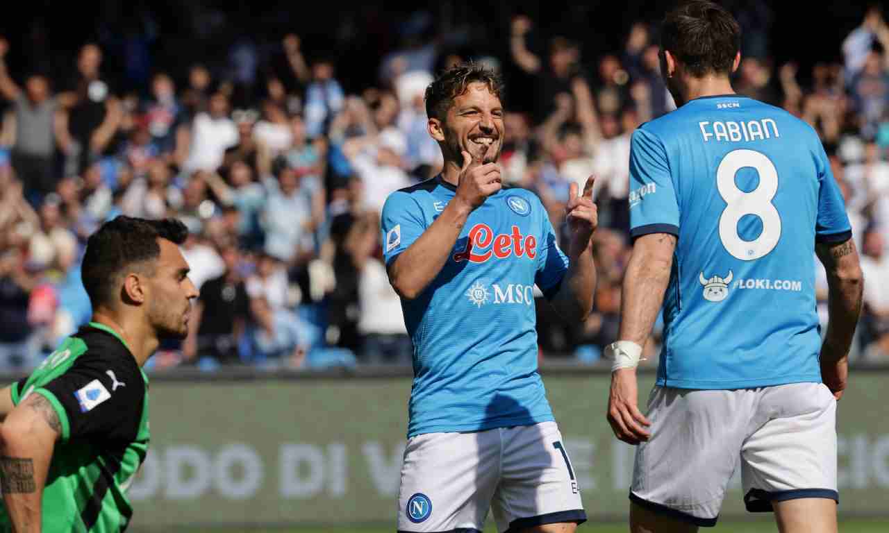 Mertens esulta con Fabian Ruiz 