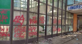 Scampia, che disastro: l’assurdo caso della piscina abbandonata