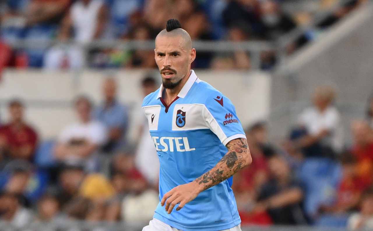 Hamsik porta palla 