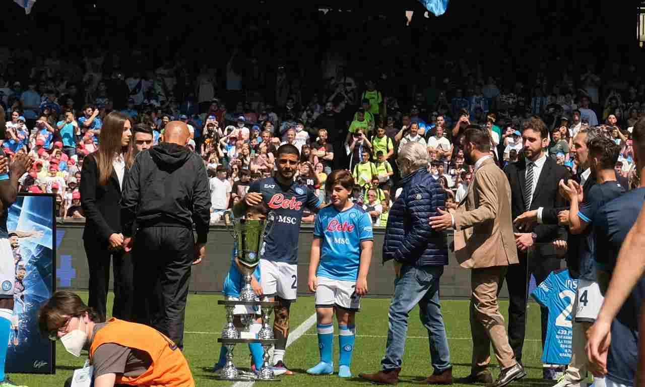 De Laurentiis, Spalletti e Mertens omaggiano Insigne 