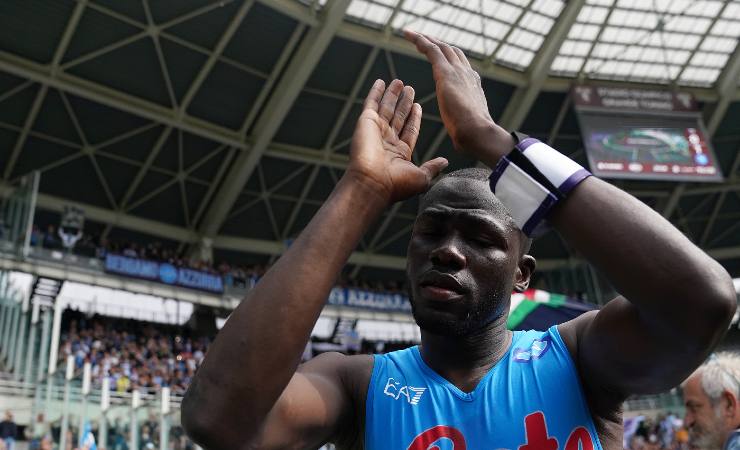 Koulibaly applaude ai tifosi