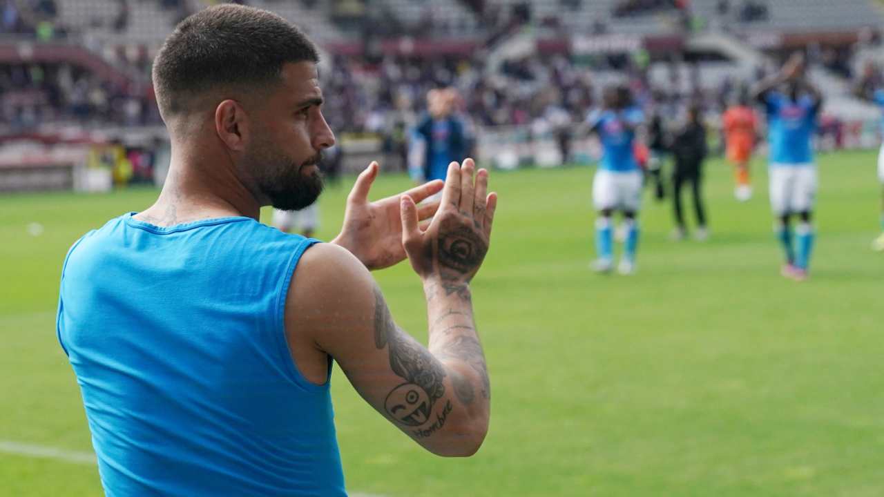 Lorenzo Insigne applaude