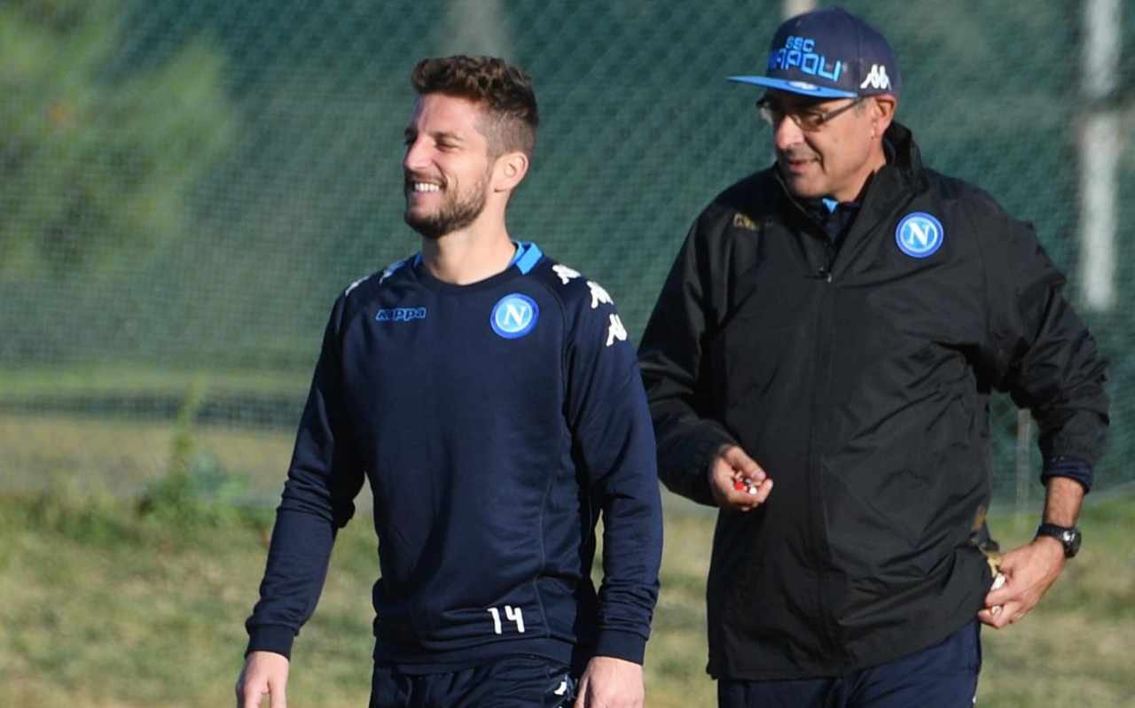 Sarri e Mertens sorridono 