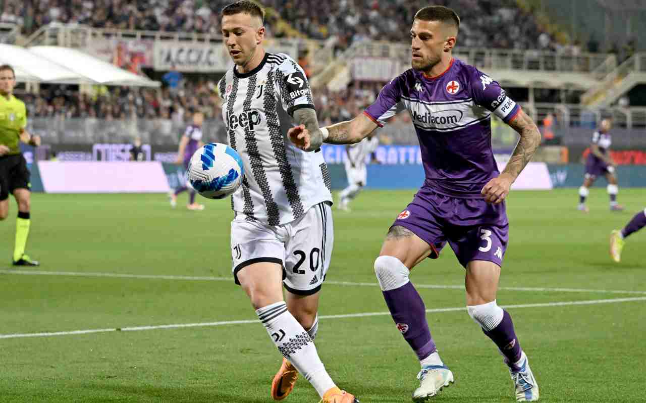 Birachi marca Federico Bernardeschi durante Fiorentina-Juventus 