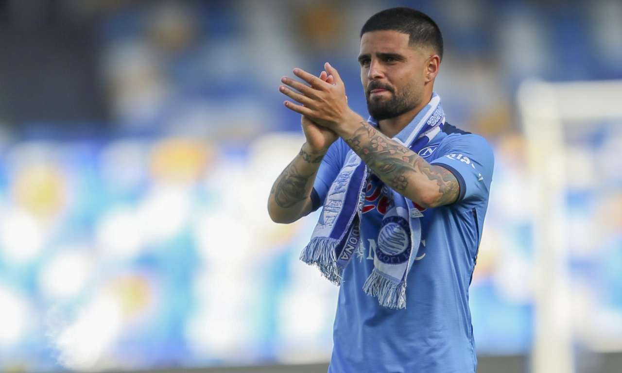 Insigne saluta i tifosi 