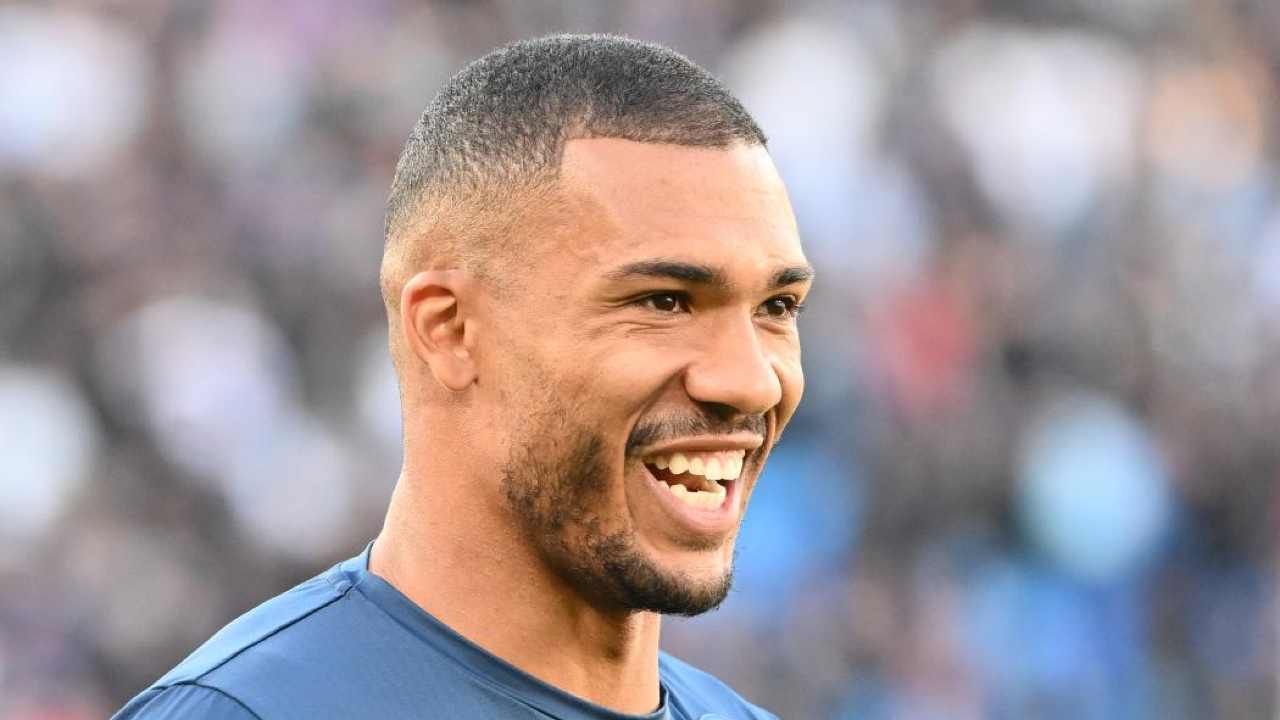 Juan Jesus preso in giro dai compagni via social