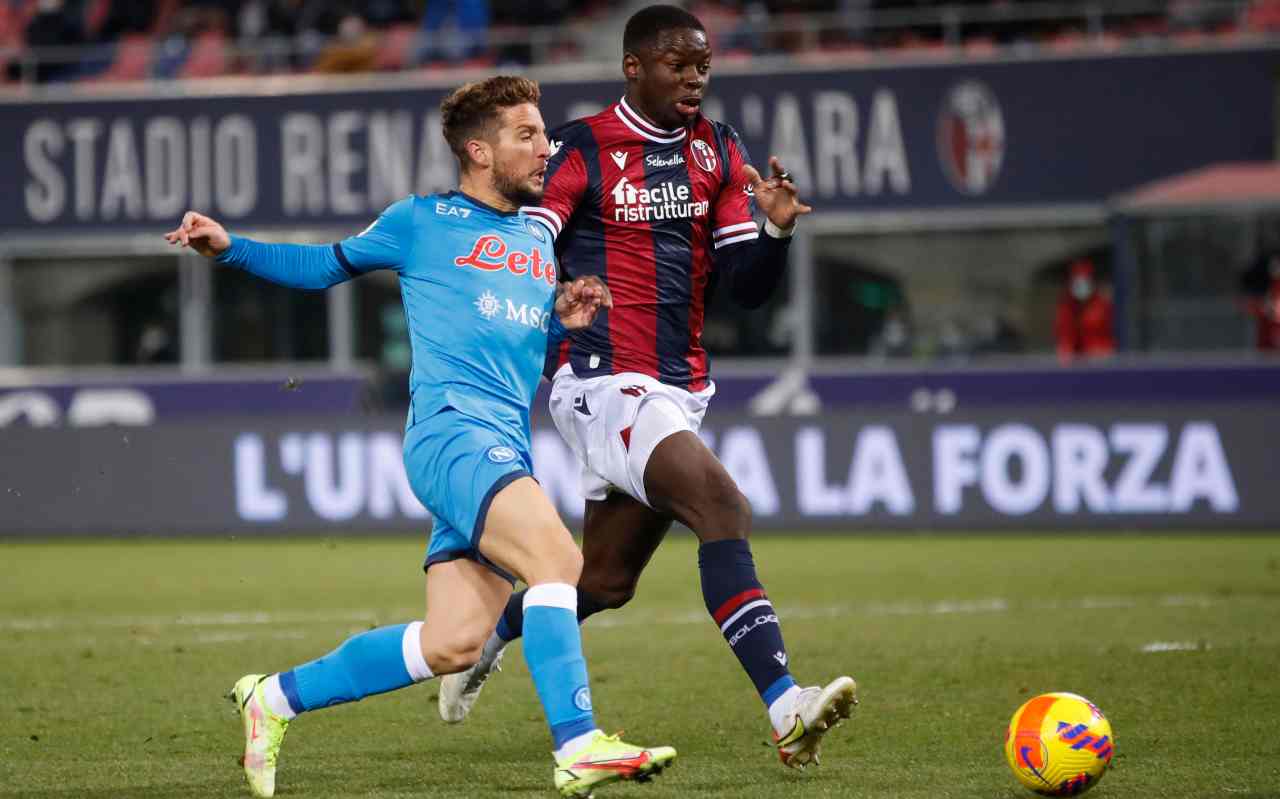 Mertens in azione contro il Bologna