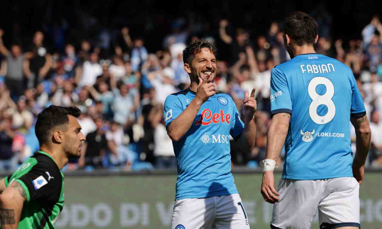 Mertens esulta con Fabian Ruiz 