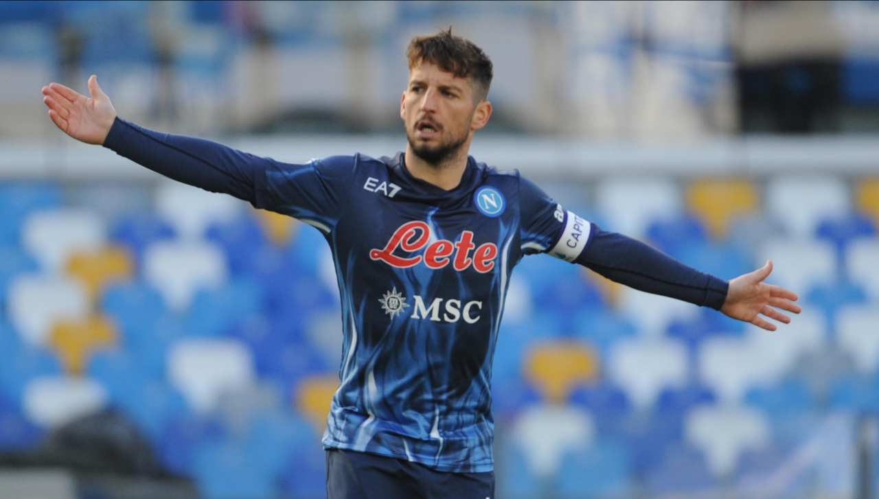 Dries Mertens allarga le braccia