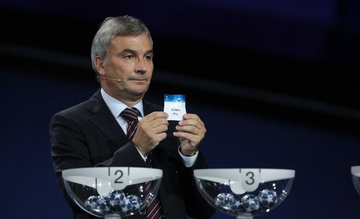 Napoli inserito in terza fascia di Champions League 2022-23