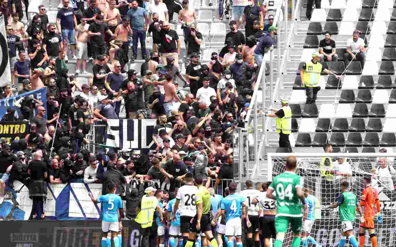 Tifosi partenopei durante la gara tra lo Spezia ed il Napoli