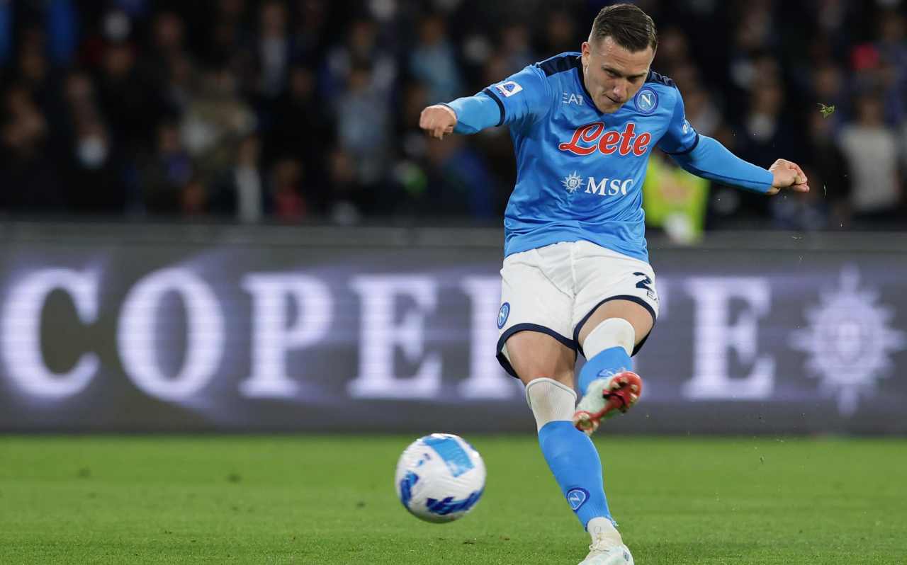 Zielinski tenta il tiro 