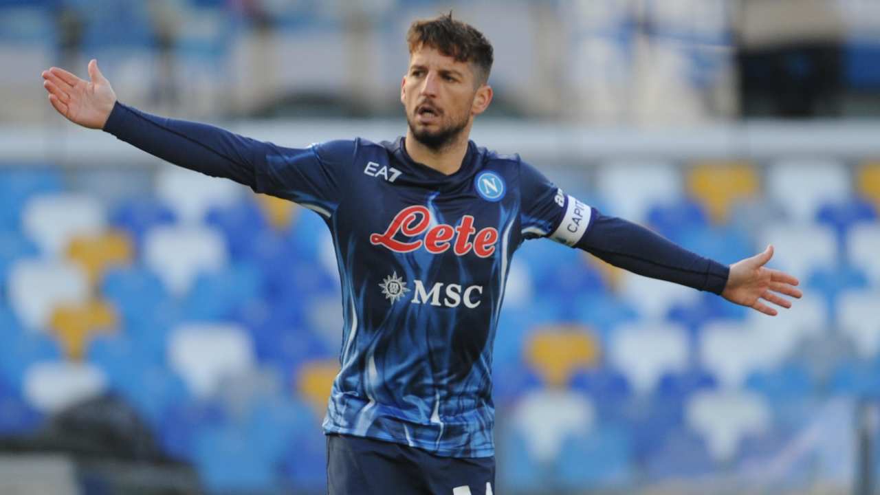 Dries Mertens braccia larghe