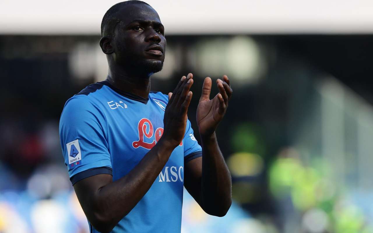 Koulibaly applaude 