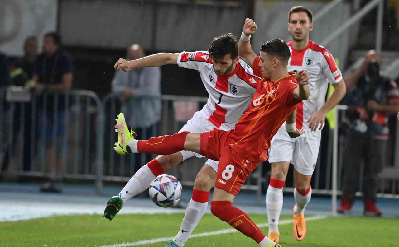 Kvaratskhelia in azione durante il match di Nations League tra la Maceonia del Nord e la Georgia