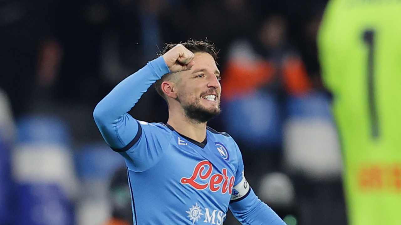 Dries Mertens si allena in privato