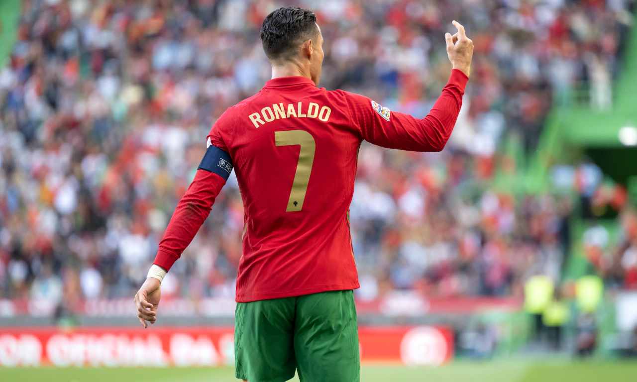 Ronaldo con la maglia del Portogallo 