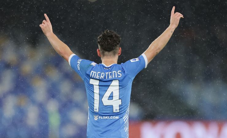 Chi è diventato cittadino onorario di Napoli prima di Mertens