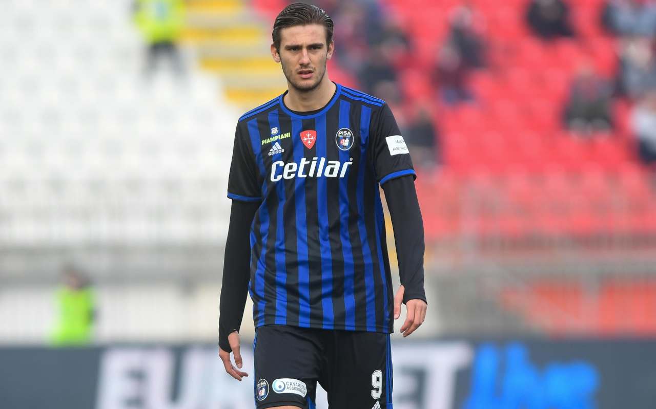 Lorenzo Lucca con la maglia del Pisa 