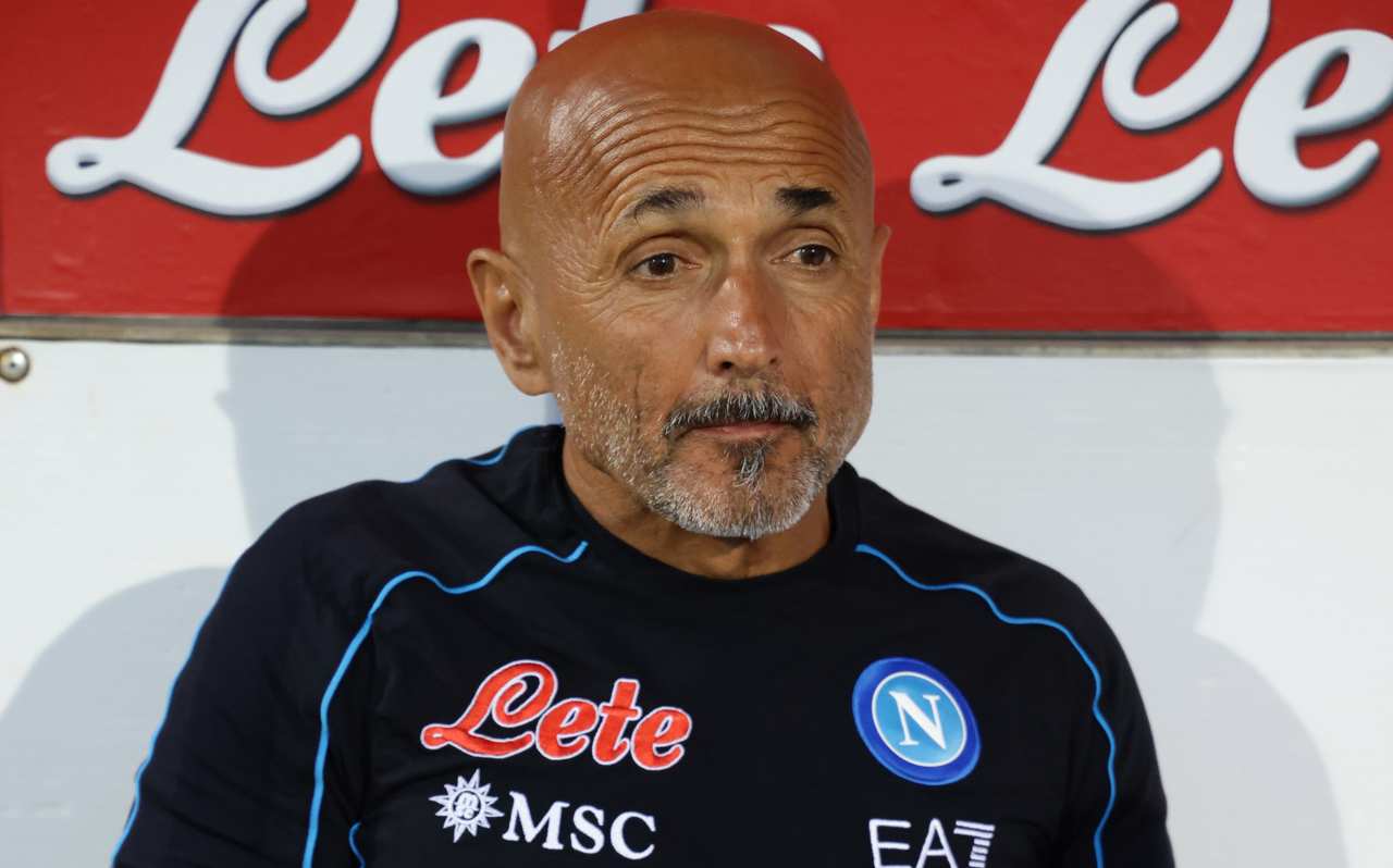 Luciano Spalletti pensieroso 